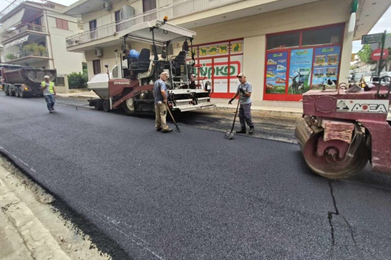 Αμαλιάδα: Nεα άσφαλτος σε κεντρικό δρόμο της πόλης