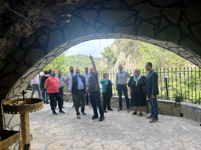 Zαχάρω: Το ιστορικό εκκλησάκι της Παναγίας του Βαρκό στην Καλλίδονα παραδίδεται ξανά στους πιστούς (pics)