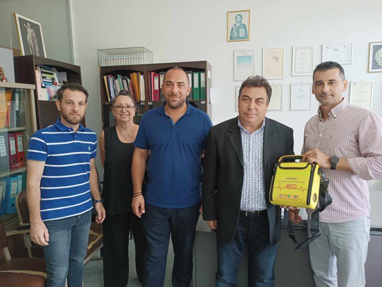 Δήμος Πύργου: Παράδωσε 15 απινιδωτές σε πολυπληθείς σχολικές μονάδες