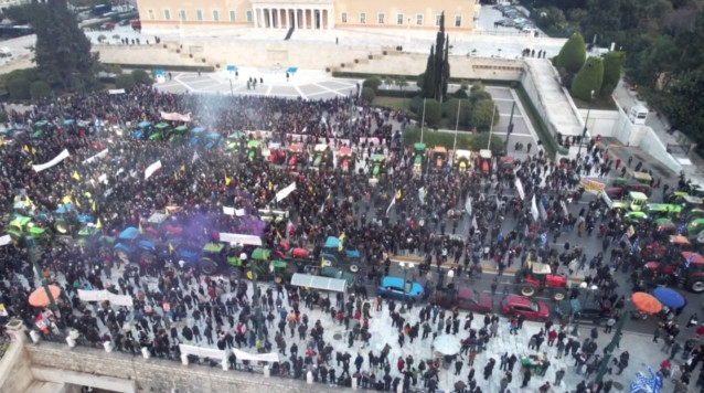 Αγροτικό Συλλαλητήριο στο Σύνταγμα: «Αγροτιά-εργατιά μια φωνή και μια γροθιά» (pics - upd)