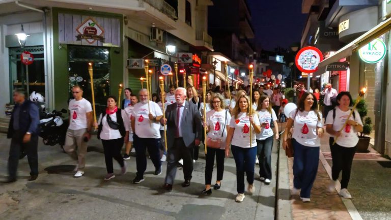 Aμαλιάδα: Κατέπληξε μικρούς και μεγάλους η 22η Λαμπαδηδρομία Αλληλεγγύης (pics)