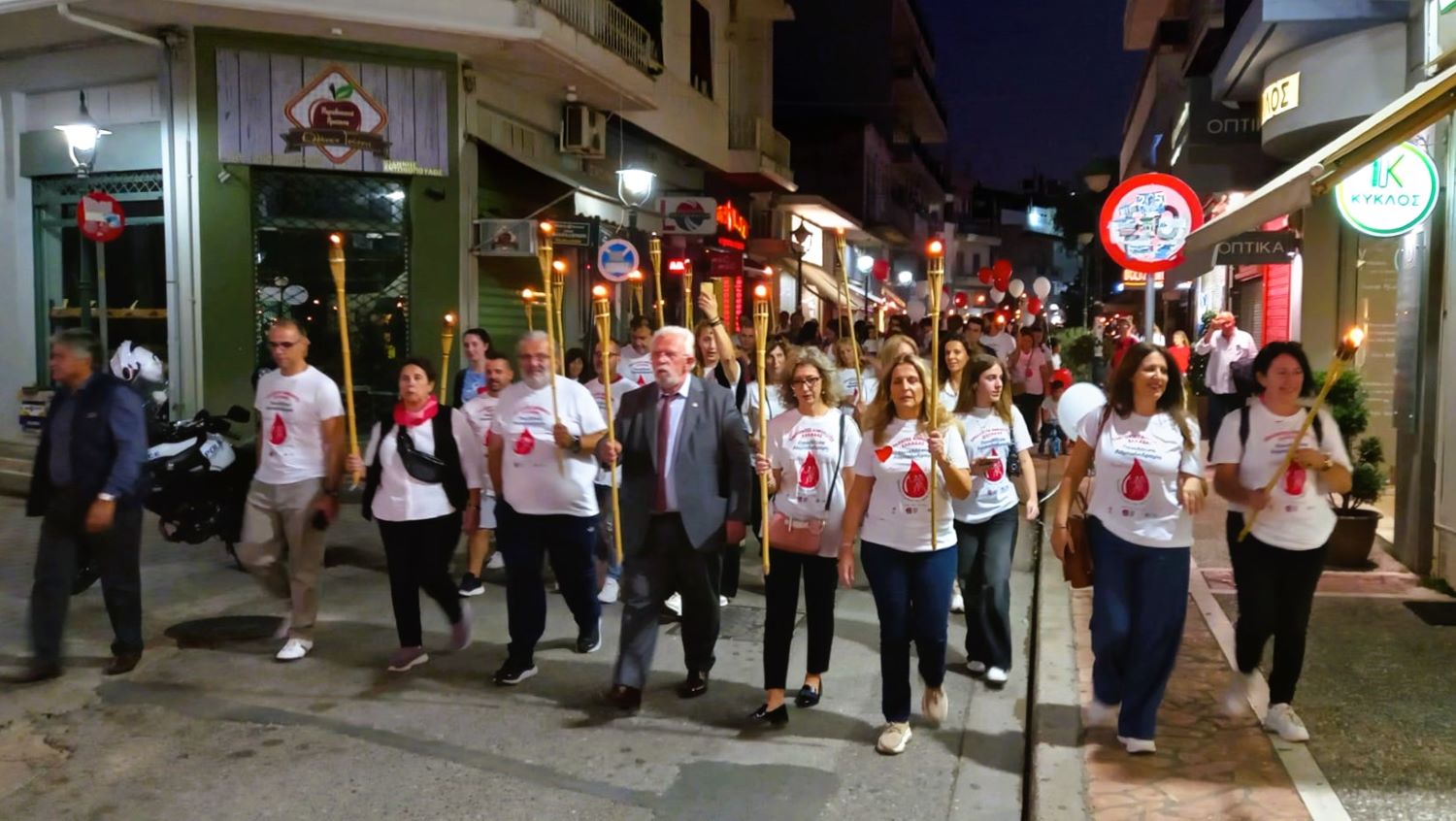 Aμαλιάδα: Κατέπληξε μικρούς και μεγάλους η 22η Λαμπαδηδρομία Αλληλεγγύης (pics)