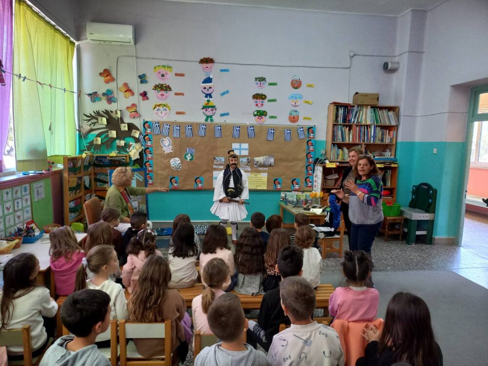 O «Κολοκοτρώνης» της Γιολάντας Χατζή στο Νηπιαγωγείο και το Δημοτικό Πελοπίου (pics)