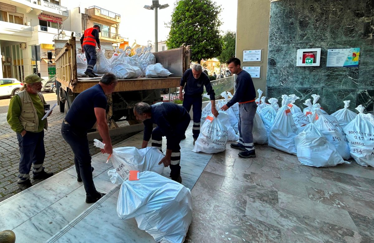 ΠΕ Ηλείας: Παραδόθηκαν οι εκλογικοί σάκοι στους 7 δήμους του νομού - 165.379 οι εγγεγραμμένοι