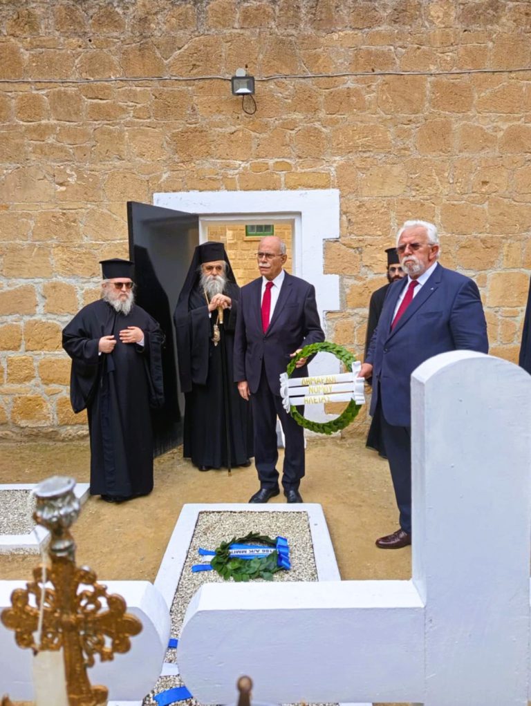 Συγκινητικές στιγμές στα «Φυλακισμένα Μνήματα» της Κύπρου (pics)