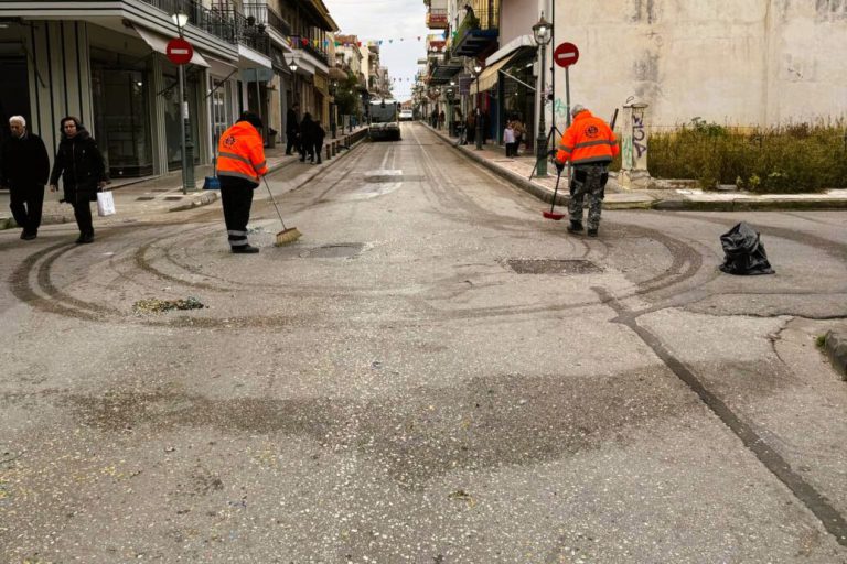 "Λαμπίκο" το κέντρο της Aμαλιάδας λίγες ώρες μετά το τέλος της μεγάλης καρναβαλικής παρέλασης (pics)