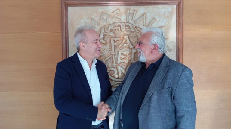 Tον υποψήφιο πρόεδρο του Επιμελητηρίου Ηλείας Κωσταντίνο Λεβέντη υποδέχτηκε στο γραφείο του ο Χρήστος Χριστοδουλόπουλος