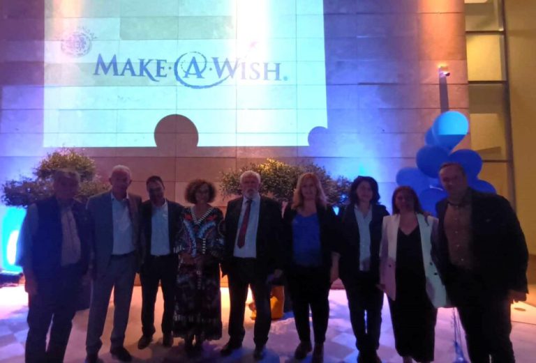 Πολυχώρος Πολιτισμού Aμαλιάδας: Φωταγωγήθηκε στα χρώματα του Make a Wish