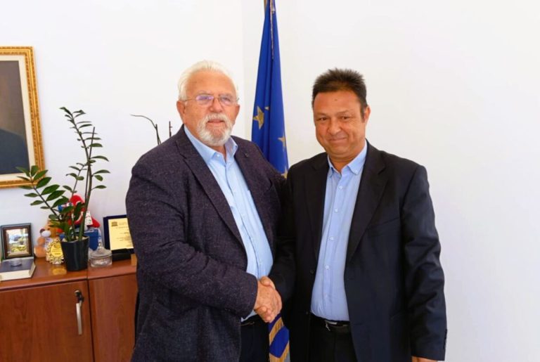 Aμαλιάδα: O συγγραφέας Νίκος Μπατζαλής άμισθος σύμβουλος του δημάρχου Ήλιδας Χρήστου Χριστοδουλόπουλου