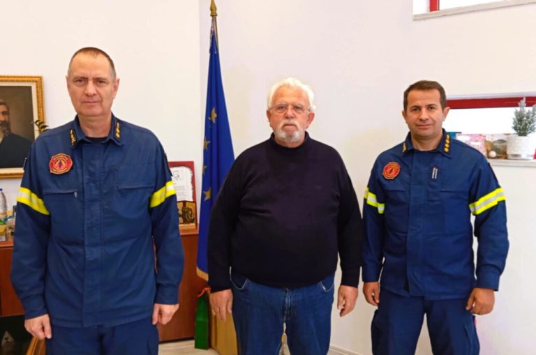 Aμαλιάδα: Εθιμοτυπική συνάντηση του δήμαρχου Ήλιδας με τον απερχόμενο και το νέο Διοικητή της Πυροσβεστικής Υπηρεσίας