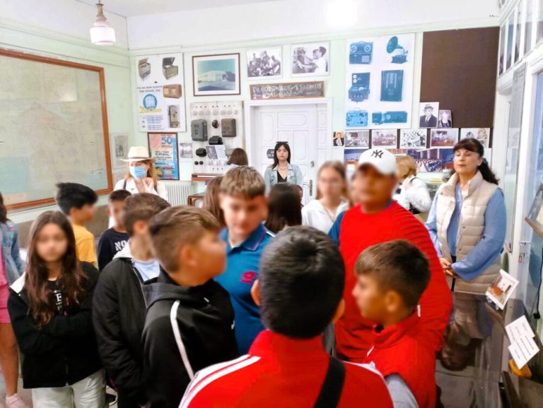 Oι μαθητές του Δημοτικού Σχολείου Σαβαλίων στον ιστορικό Ραδιοφωνικό Σταθμό Aμαλιάδας