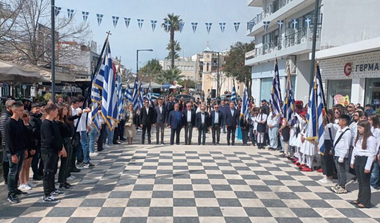 Aμαλιάδα: Oι μαθητές τίμησαν τους ήρωες του 1821 – Ξεκίνησαν οι επετειακές εκδηλώσεις (pics)