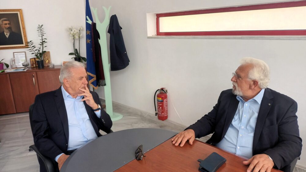 Αμαλιάδα: Τον ενημέρωσε για όλα τα ζητήματα που απασχολούν το Δήμο Ήλιδας - Παρέδωσε υπόμνημα με πέντε συγκεκριμένα θέματα ζητώντας τη συμβολή του.