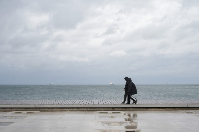 Kαιρός: Επικαιροποιήθηκε το δελτίο της ΕΜΥ – Πού θα χτυπήσει τις επόμενες ώρες η κακοκαιρία «Bora»