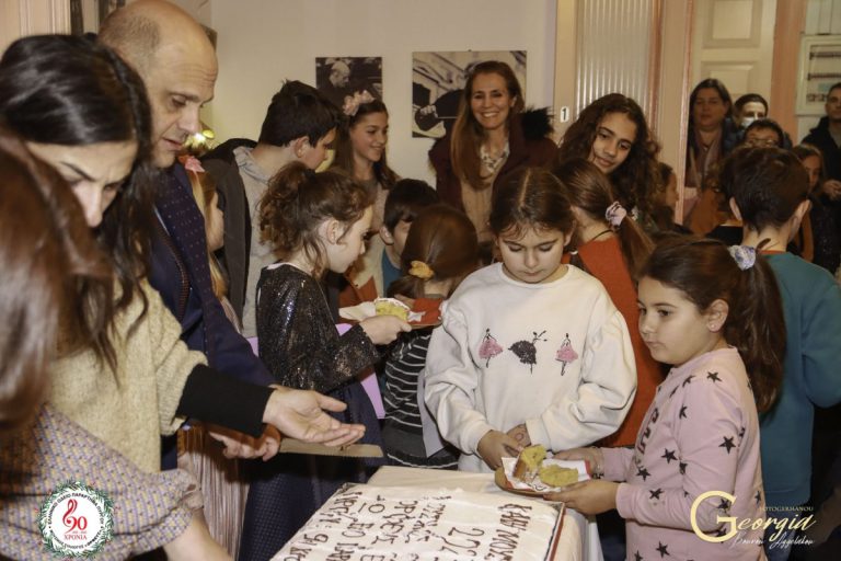 Ελληνικό Ωδείο Πύργου: Κοπή πίτας ανάμεσα σε παιδικές μελωδικές φωνές και χαρούμενα πρόσωπα