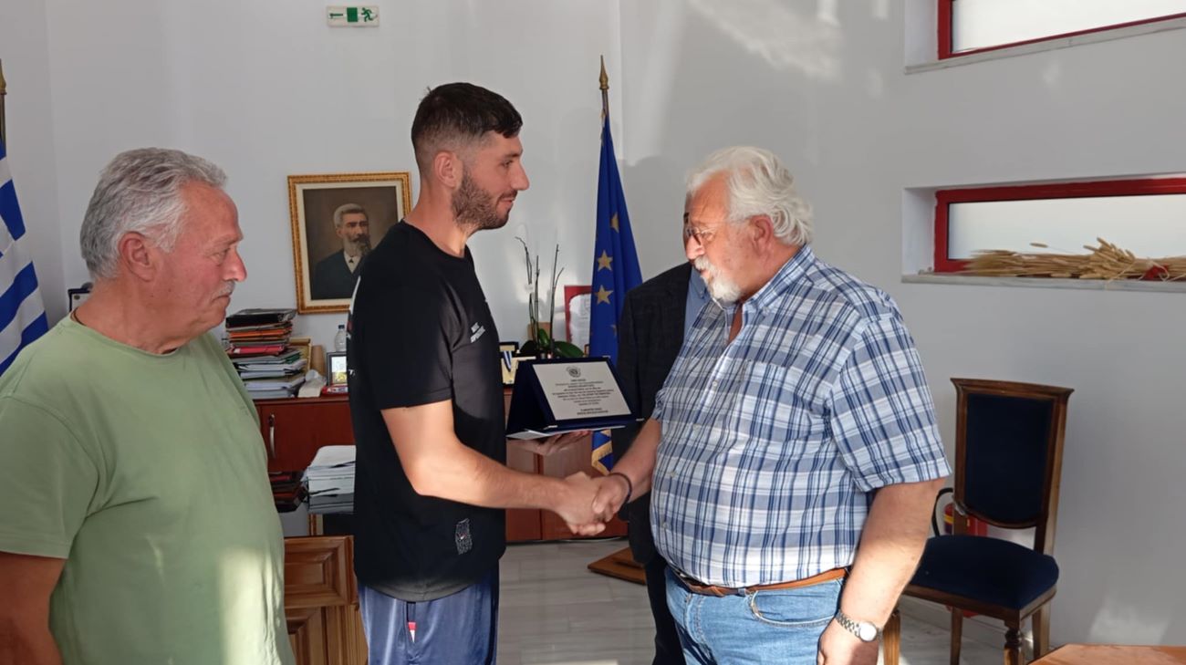 O Δήμος Ήλιδας “έσπασε τα τείχη” για τον υπερμαραθωνοδρόμο Άκη Προκόπη