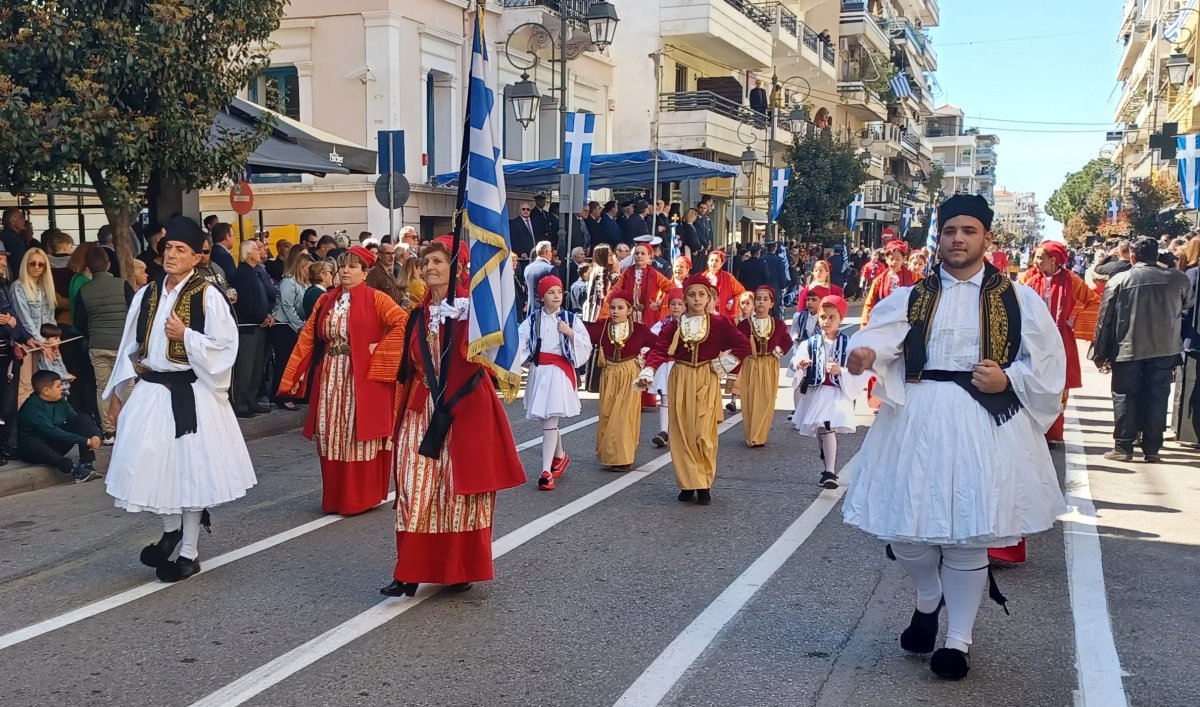 Το πανόραμα του εορτασμού της 25ης Μαρτίου στην Ηλεία: Φωτογραφίες από τις παρελάσεις (Πύργος-Αμαλιάδα-Γαστούνη-Ολυμπία-Κρέστενα κ.α.) και άλλες εκδηλώσεις για την εθνική επέτειο σε όλους του δήμους