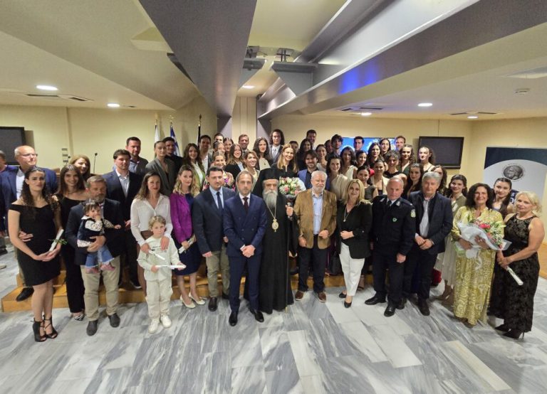 Aρχαία Oλυμπία: Συγκίνηση και Περηφάνια στην Τελετή Βράβευσης των Συντελεστών Αφής της Ολυμπιακής Φλόγας για τους ΧΧΧΙΙΙ Ολυμπιακούς Αγώνες «Παρίσι 2024» (pics)