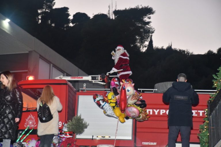 Εντυπωσιακή άφιξη του Άγιου Βασίλη στην Αρχαία Ολυμπία! (pics)
