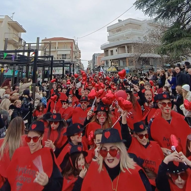 3.000 και πλέον καρναβαλιστές παρήλασαν στο κέντρο της Αμαλιάδας! (pics)