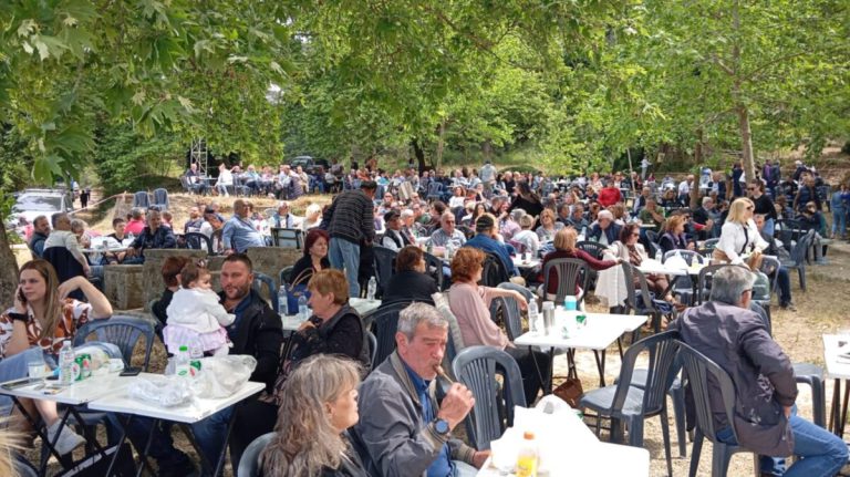 Οι δημότες αγκάλιασαν την αναβίωση της Πρωτομαγιάς στην περιοχή της Χαβαρόβρυσης (pics)