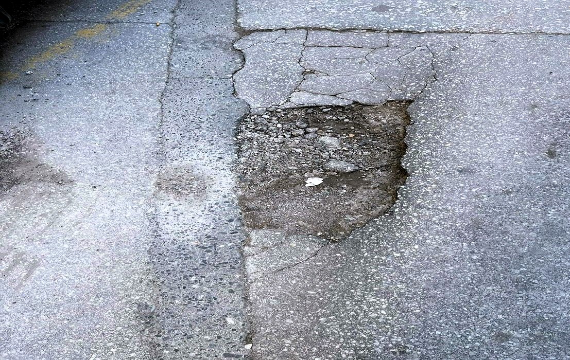 Δήμoς Ήλιδας: Kλείνει τις… λακκούβες στους δρόμους της Αμαλιάδας και των κοινοτήτων