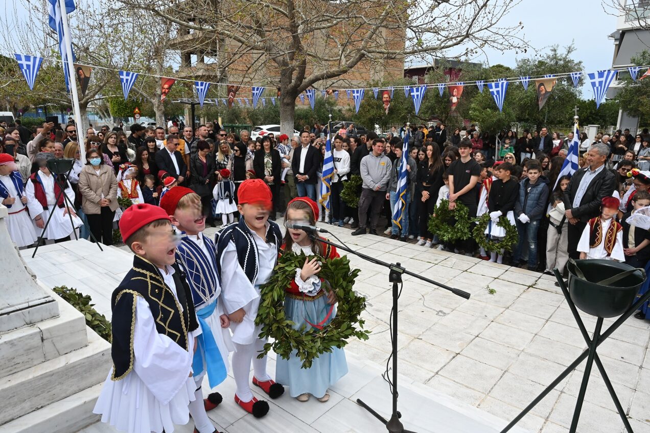 Zαχάρω: Οι μαθητές τίμησαν την Εθνική Επέτειο της 25ης Μαρτίου με κατάθεση στεφάνων (pics)