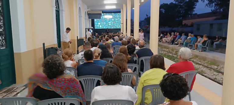 Πύργος: Σινεφίλ προβολή με τα «4 Μαύρα Κοστούμια» του Ρένου Χαραλαμπίδη