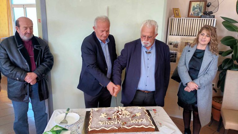 Δήμος  Ήλιδας: Οι εργαζόμενοι σε όλες τις Κοινωνικές Δομές έκοψαν την Πρωτοχρονιάτικη πίτα τους