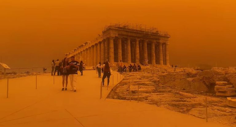 Aφρικανική σκόνη: Πώς δημιουργήθηκε το πορτοκαλί απόκοσμο χρώμα στoν ουρανό