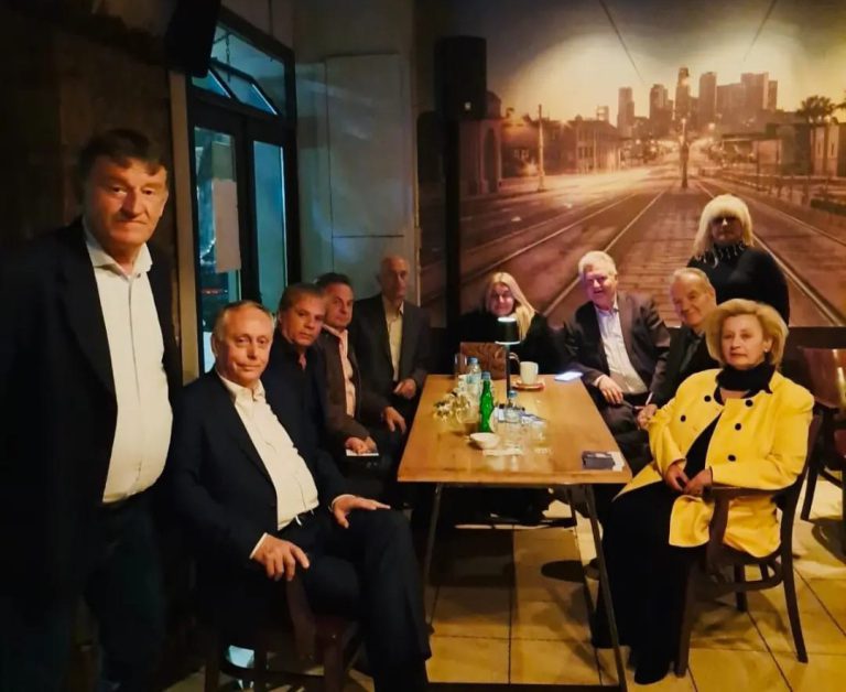 Mε φίλους στην Ανδραβίδα ο Νίκος Καλάκος
