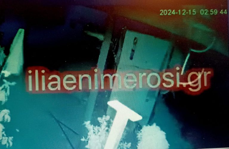 Μυρτιά: Η τρομακτική στιγμή που ο ανεμοστρόβιλος σηκώνει στον αέρα τσουλήθρα παιδικής χαράς (video)