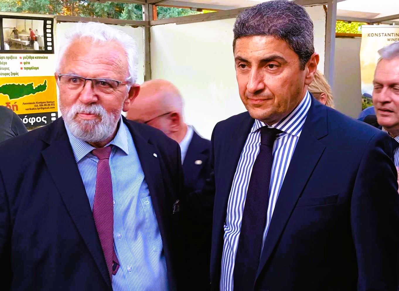 Yπόμνημα στον Λευτέρη Αυγενάκη παρέδωσε ο Χρήστος Xριστοδουλόπουλος