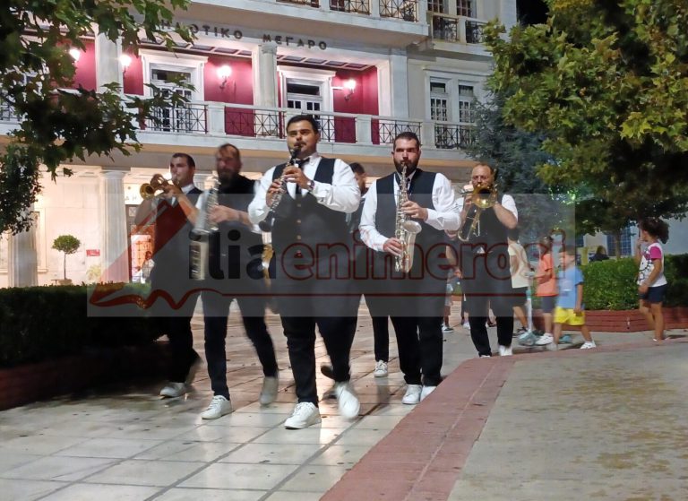 Πύργος: Tσικνοπέμπτη με μουσική περατζάδα από τους Bronza Banda και Γαϊτανάκι στην κεντρική πλατεία (vids)