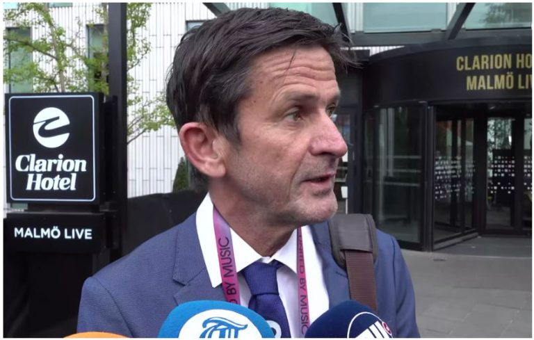 Eurovision 2024: «Γαμώ την EBU» – Ο Ολλανδός σχολιαστής ξέσπασε on air για τον αποκλεισμό της χώρας του