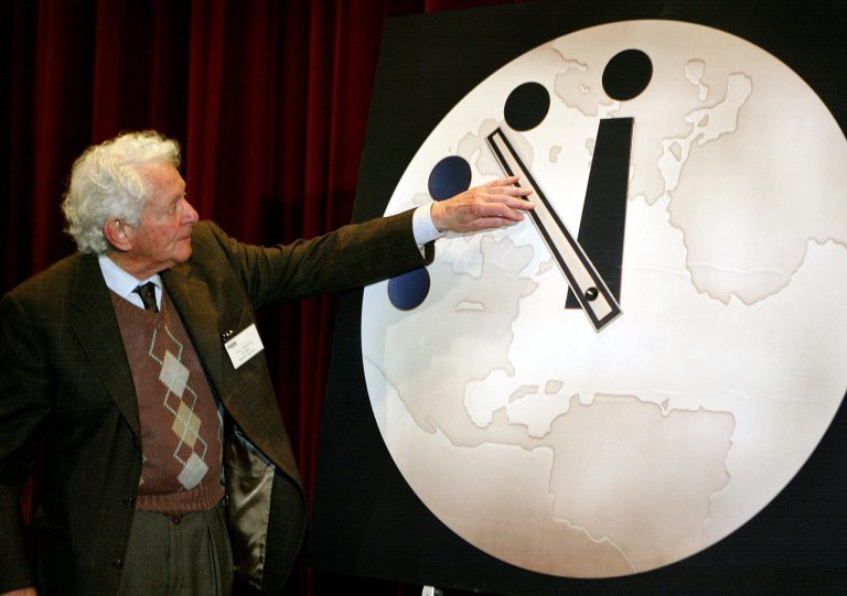 Doomsday Clock: «Δείχνει» το τέλος της ανθρωπότητας το 2024 – Έμειναν μόνο 90″ ως τα μεσάνυχτα!