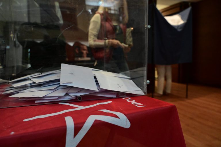 ΣYPIZA: Ποιοι προηγούνται στις προκριματικές εκλογές για το Ευρωψηφοδέλτιο