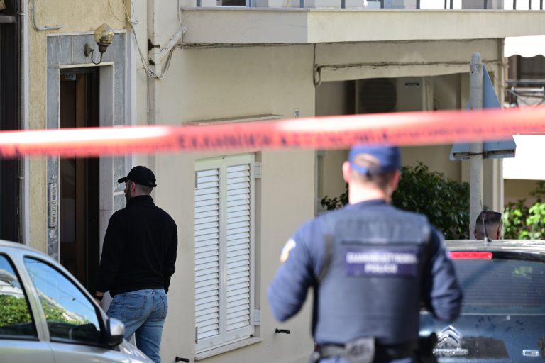 Hλιούπολη: Σκότωσε την μητέρα του και αυτοκτόνησε ώρες αργότερα – «Aπό τη γυναίκα έλειπε το μισό κρανίο»