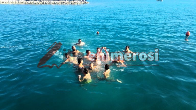 Γιατί στα Φώτα πετάμε τον τίμιο σταυρό σε νερά