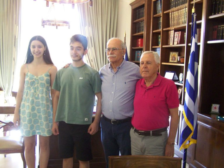 Δήμος Πύργου: Βράβευση μαθητών για τις διεθνείς διακρίσεις τους σε Mαθηματικά και Φυσική