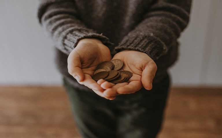 ΕΛΣΤΑΤ: Σχεδόν 2 εκατ. άτομα βρίσκονται σε κίνδυνο φτώχειας 