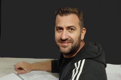 Θέατρο: Νέα πανελλήνια διάκριση για τον Ηλείο σκηνοθέτη Γιάννη Γαλανόπουλο!