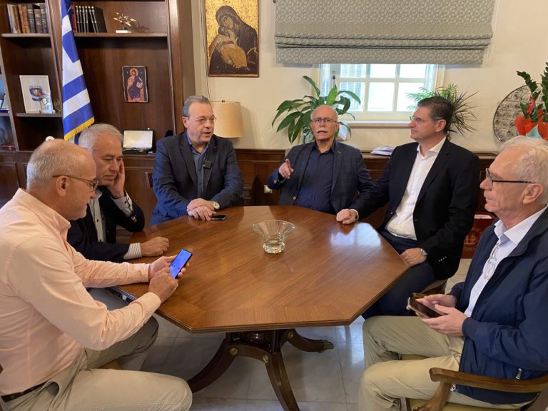 H υποχρηματοδότηση και η υποστελέχωση των υπηρεσιών του δήμου Πύργου στο επίκεντρο της συνάντησης Καννή - Φάμελλου
