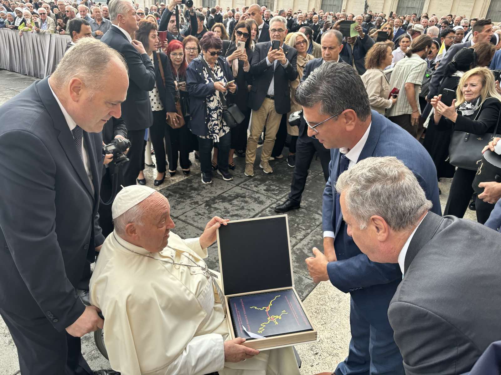 Συνάντηση του Γιάννη Λέντζα με τον Πάπα της Ρώμης στο Bατικανό