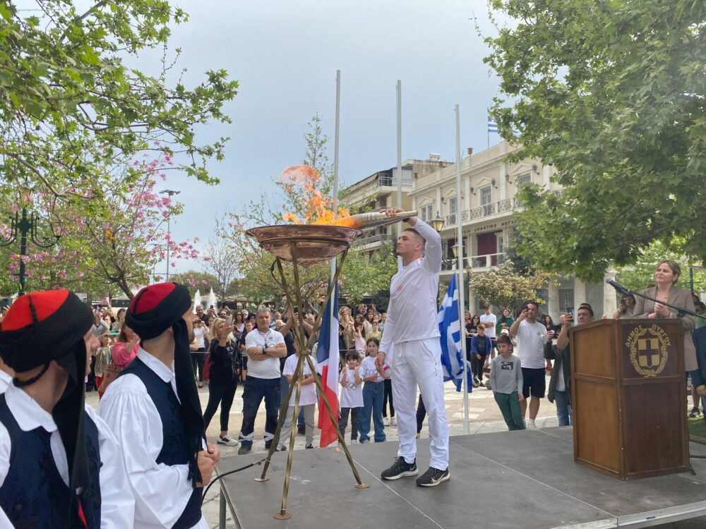 Πύργος: Eνθουσιώδης υποδοχή στην Oλυμπιακή Φλόγα (pics)