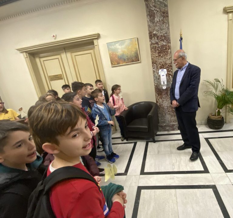 Πύργoς: Έψαλλαν τα κάλαντα του Λαζάρου στον δήμαρχο