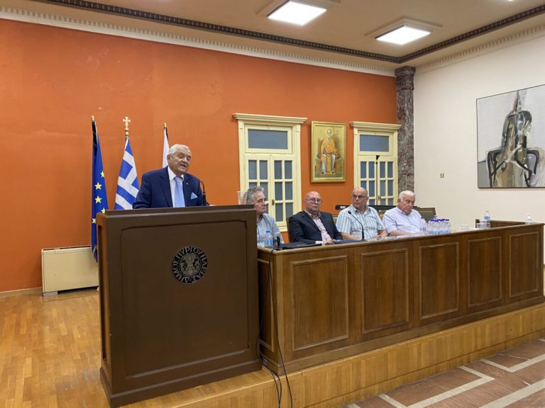 Παρουσιάστηκε και στον Πύργο το βιβλίο του Κων/νου Μπασέτα