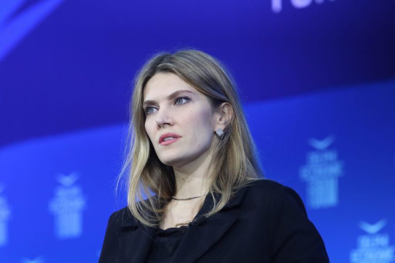 Βρυξέλλες: Εκτός φυλακής με «βραχιολάκι» η Εύα Καϊλή