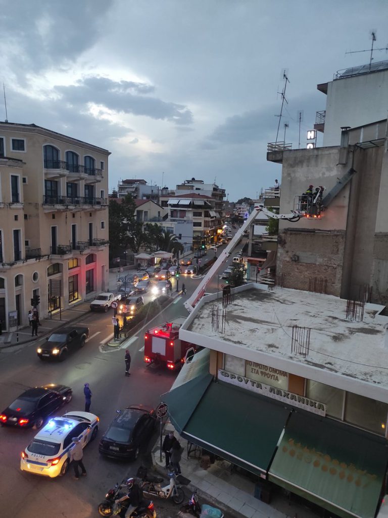 Πύργος: «Κινηματογραφική» επιχείρηση της Πυροσβεστικής στο κέντρο της πόλης