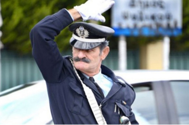 Νίκος Κωτσάκης: Πέθανε ο εμβληματικός τροχονόμος της Κηφισιάς - Καταγόταν από τα Μυρώνια της ορεινής Ολυμπίας (video)